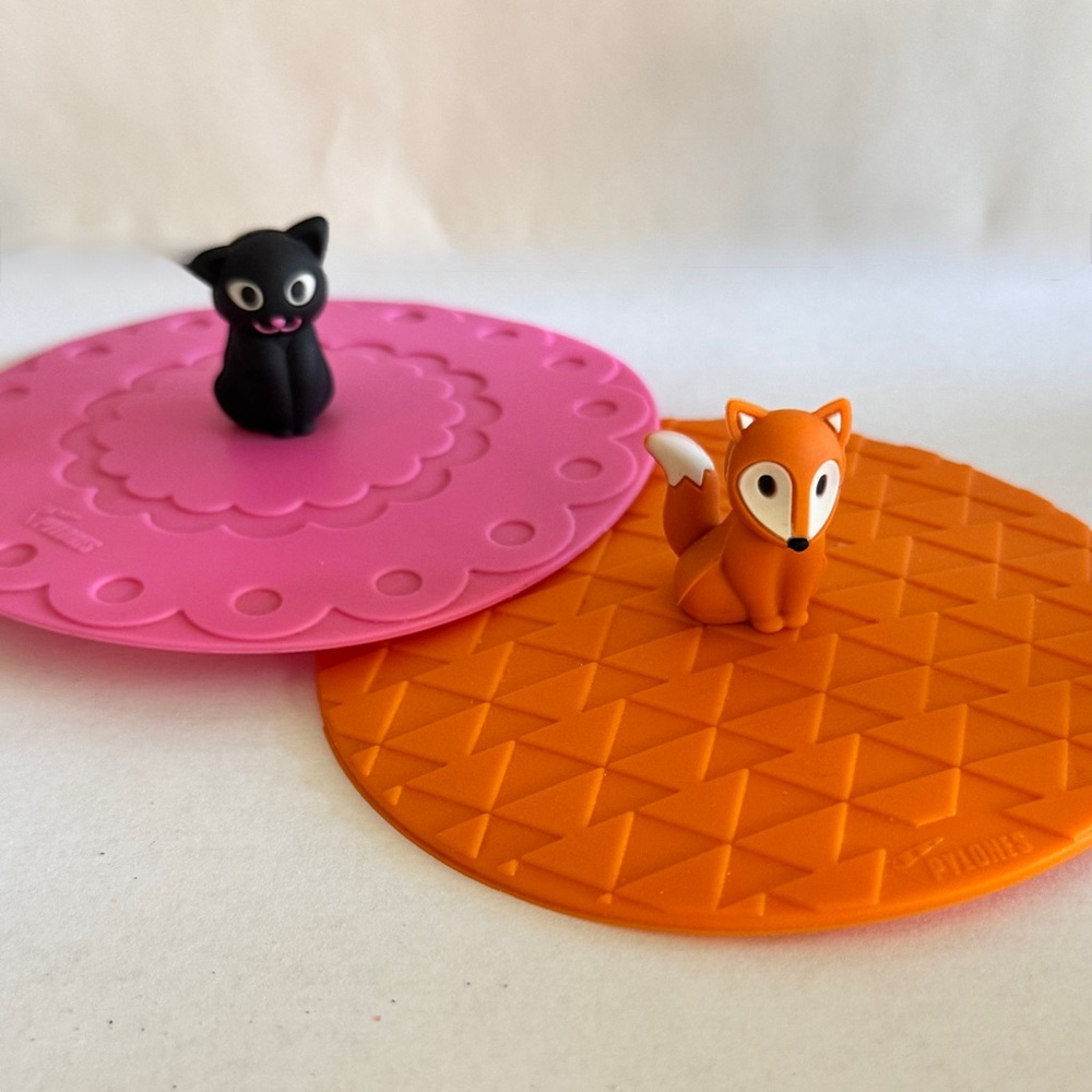 PYLONES STUDIO Silicone Lids for Mugs - Set of 2 - Black Cat and Fox
